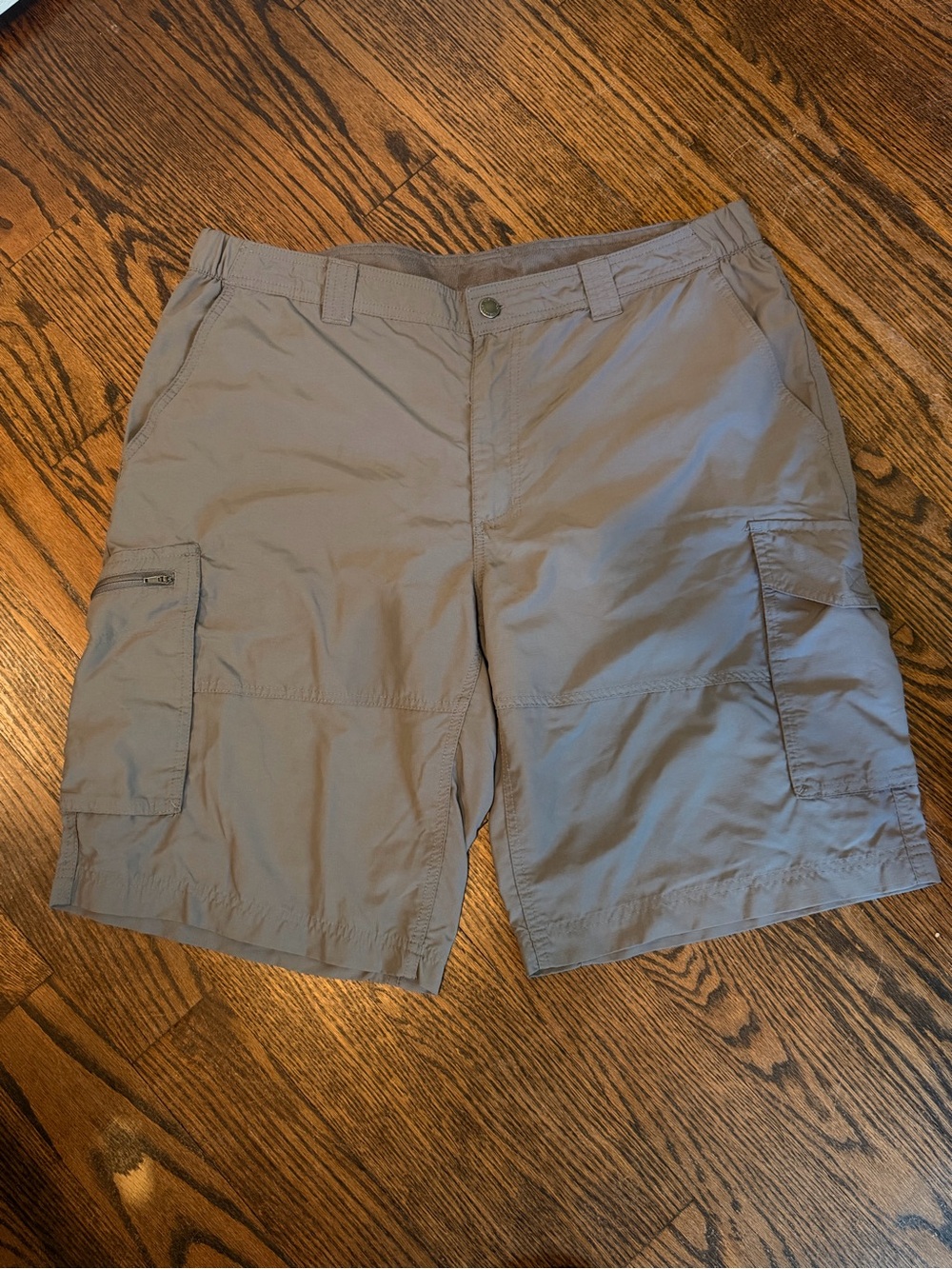 Columbia Men's Cargo Shorts in Grey Size 38